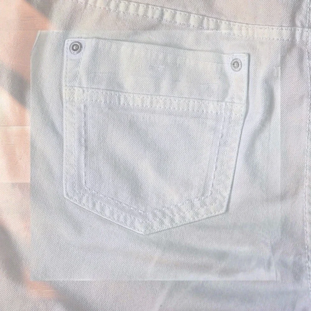 Chicos Platinum Denim Crop Pants Womens 2.5 14 White Stretch Raw Hem